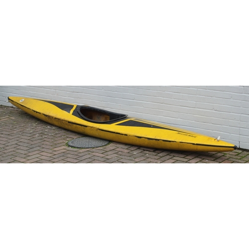 742 - A long yellow fiberglass canoe or kayak, approx 405cm long