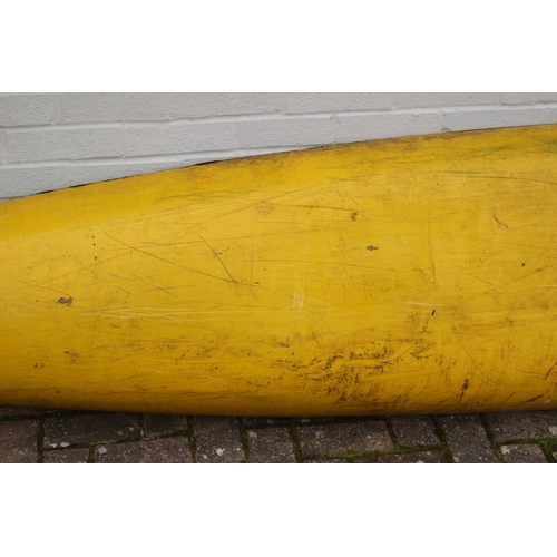 742 - A long yellow fiberglass canoe or kayak, approx 405cm long