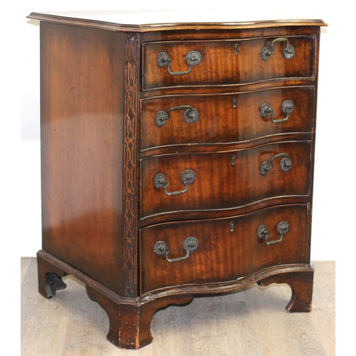 75 - A Georgian style small mahogany serpentine 4 drawer chest of drawers, likely early 20th century, app... 