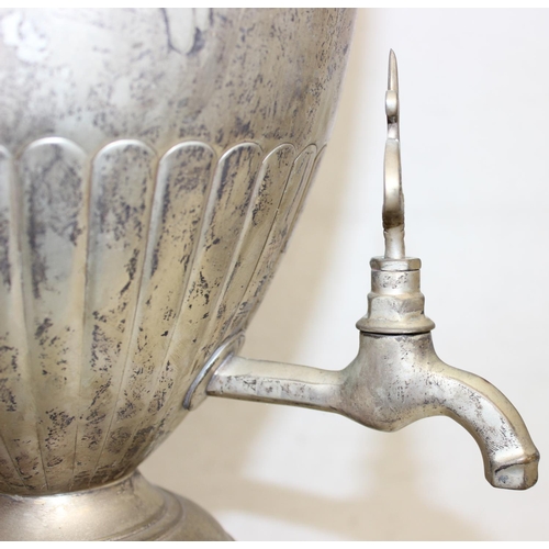 1099P - A vintage silver plated samovar or tea urn of classical form with lion mask handles, seemingly unmar... 