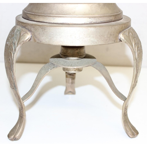 1099P - A vintage silver plated samovar or tea urn of classical form with lion mask handles, seemingly unmar... 