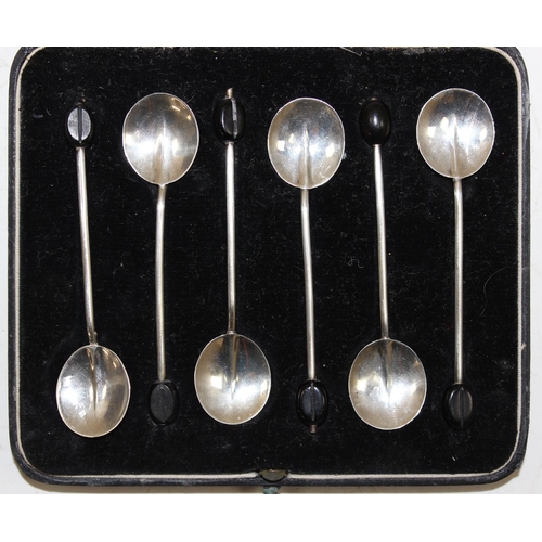 1099Q - A boxed matched set of 6 silver coffee bean end spoons, marked for Birmingham 1923 & 1930 by Atkin B... 