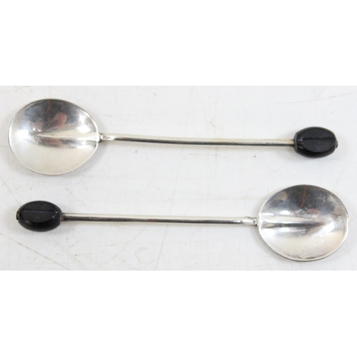 1099Q - A boxed matched set of 6 silver coffee bean end spoons, marked for Birmingham 1923 & 1930 by Atkin B... 