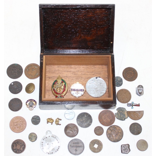 1222 - A small vintage oak box with silver shield plaque to top containing a large qty of assorted interest... 