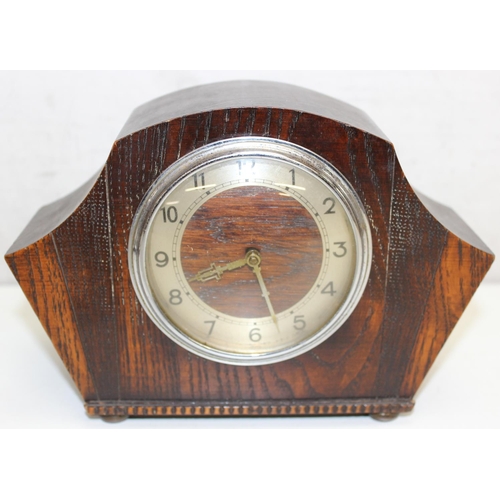 1343 - 4 assorted clocks to inc 2 vintage wooden clocks, a Zenith alarm clock and a Seiko alarm clock (4)