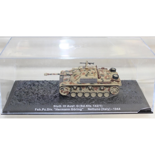 646 - Quantity of scale model WWII military vehicles to include Dicker Max heavy assault tank, Nashorn tan... 