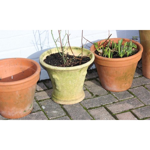 311 - 6 assorted larger sized garden plant pots, mainly terracotta, the tallest approx 26cm in diameter x ... 