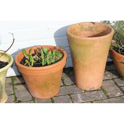 311 - 6 assorted larger sized garden plant pots, mainly terracotta, the tallest approx 26cm in diameter x ... 