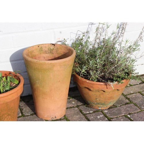 311 - 6 assorted larger sized garden plant pots, mainly terracotta, the tallest approx 26cm in diameter x ... 