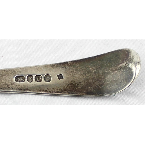 1099 - A Georgian silver basting spoon with thread border and engraved crest, marked for London 1790 by Pet... 