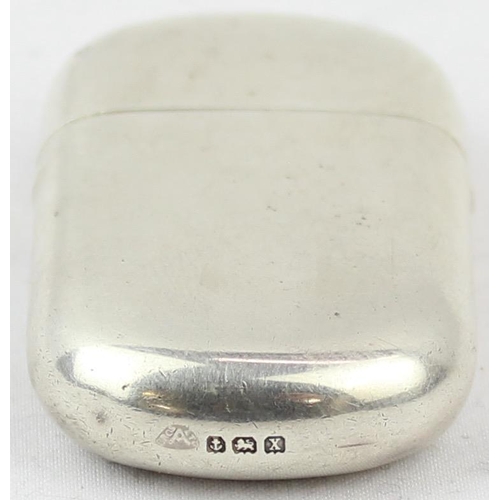 1099F - A plain silver vesta case or lidded case, Birmingham 1922 by Atkin Brothers, approx 60mm tall, appro... 