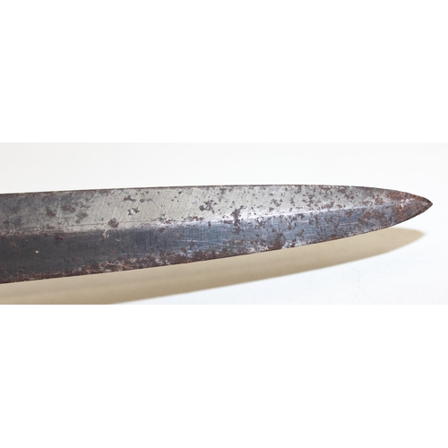 1375 - A Fairbairn-Sykes style commando fighting knife with ribbed handle, the only visible marks a crossed... 