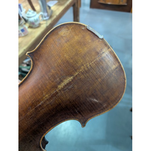 728 - A vintage violin and bow in case, both the violin and bow seemingly unmarked, approx 60cm in total l... 