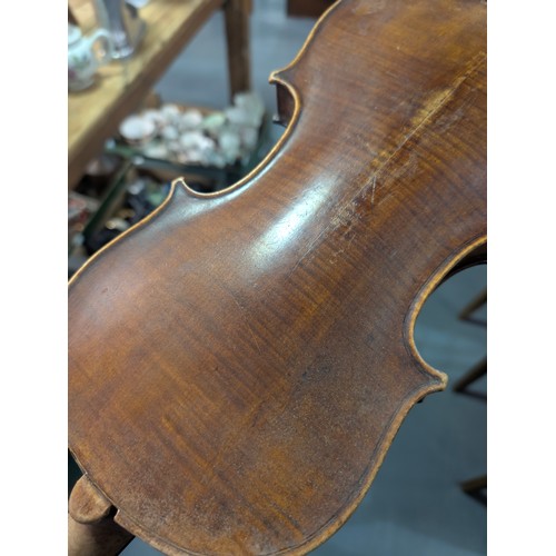 728 - A vintage violin and bow in case, both the violin and bow seemingly unmarked, approx 60cm in total l... 