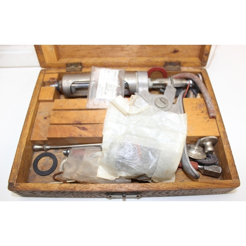 707 - Mix of vintage veterinary and other medical related items to incl microscopic slides and surgical eq... 