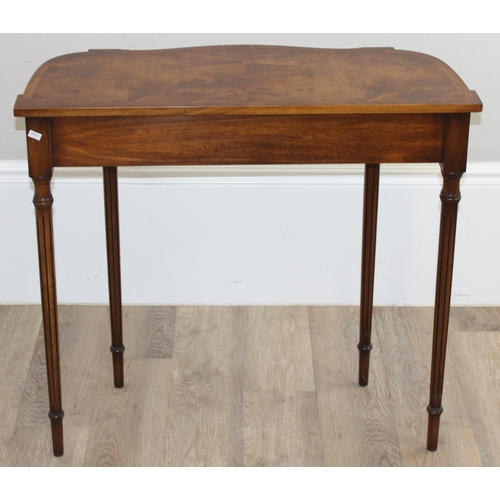 185 - A Georgian style 2 drawer mahogany console table by Reprodux, approx 80cm x 34cm x 73cm