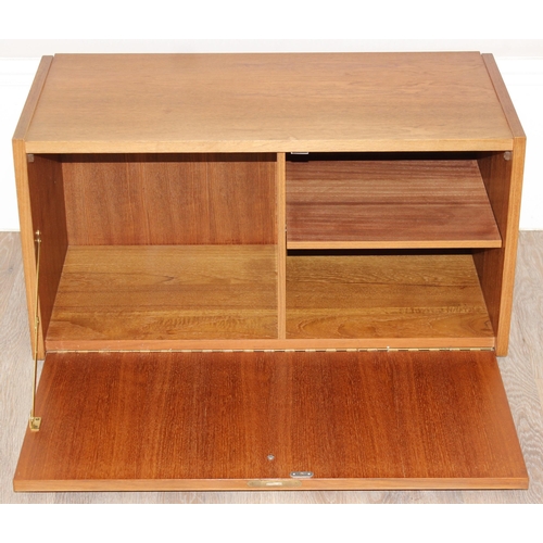 176 - A retro teak mid century modular wall unit cupboard with interior shelves, seemingly unmarked but at... 