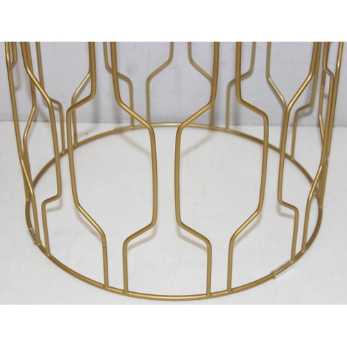 101 - Retro style round side table with marble-effect top and gold-painted metal base, approx 40cm x 40cm ... 