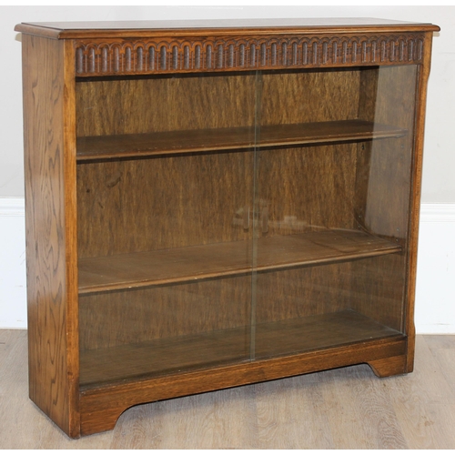 41 - A vintage oak bookcase with 2 shelves, approx 91cm wide x 26cm deep x 84cm tall