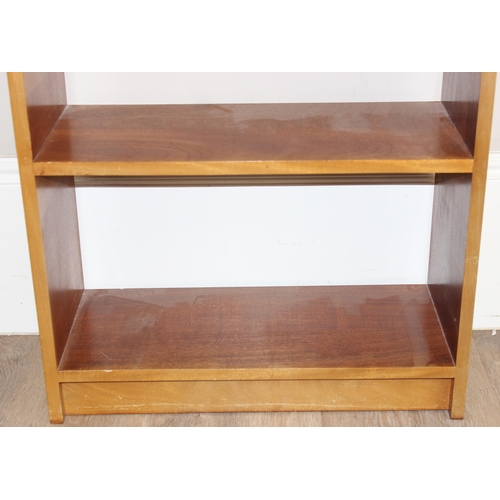 69 - A mid-century hardwood bookcase with 3 compartments, approx 69cm wide x 29cm deep x 116cm tall