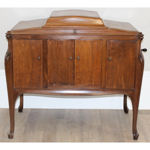 186 - A 1930's Victrola gramophone in original cabinet, approx 94cm wide x 58cm deep x 89cm tall