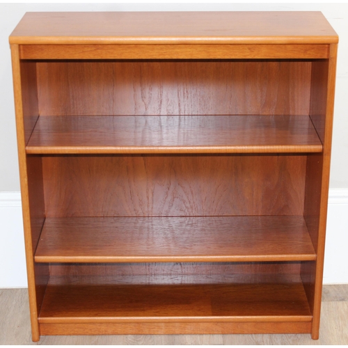 66 - A retro G-Plan Fresco bookcase with 2 shelves, approx 90cm x 33cm x 97cm