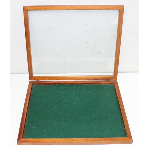 279 - A glazed wooden table top display case ideal for antiques fairs, approx 46cm x 38cm x 4cm