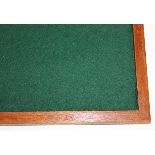 279 - A glazed wooden table top display case ideal for antiques fairs, approx 46cm x 38cm x 4cm