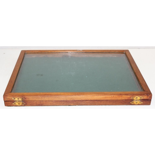 279 - A glazed wooden table top display case ideal for antiques fairs, approx 46cm x 38cm x 4cm