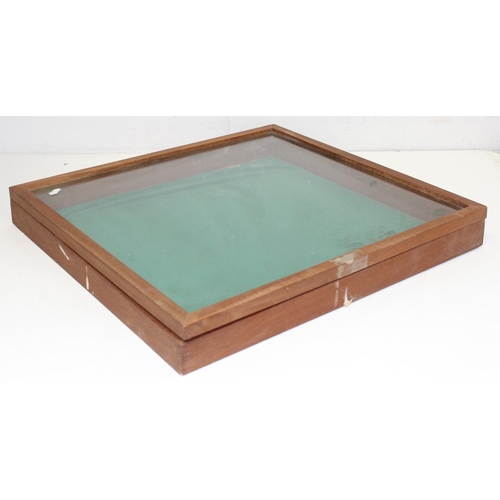 280 - A glazed wooden table top display case ideal for antiques fairs, approx 51cm x 48cm x 6cm