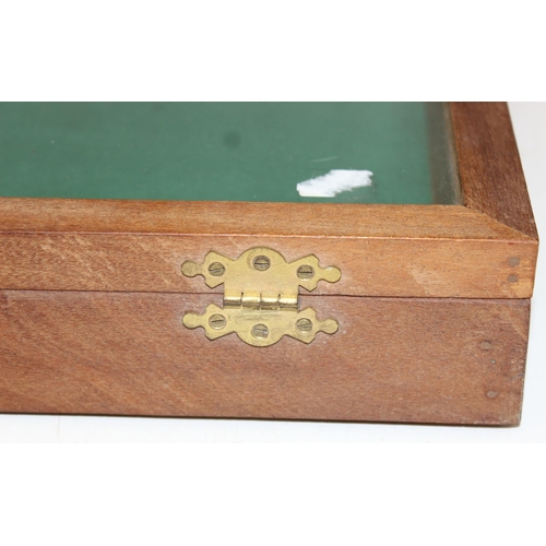 280 - A glazed wooden table top display case ideal for antiques fairs, approx 51cm x 48cm x 6cm