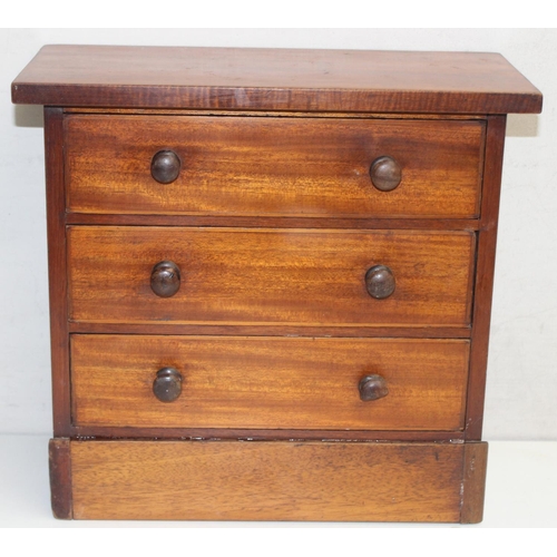 281 - A miniature 3 drawer mahogany chest of drawers with bun handles, likely an apprentice piece, c. earl... 