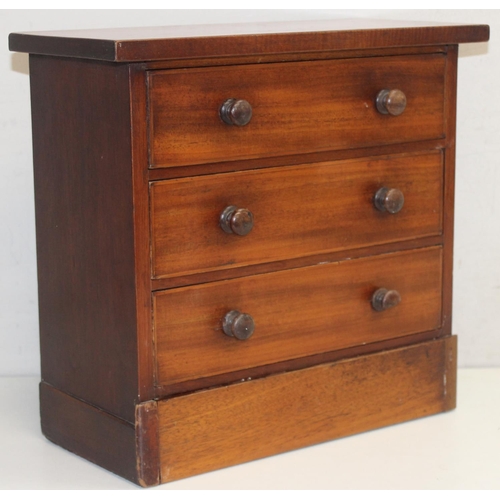 281 - A miniature 3 drawer mahogany chest of drawers with bun handles, likely an apprentice piece, c. earl... 