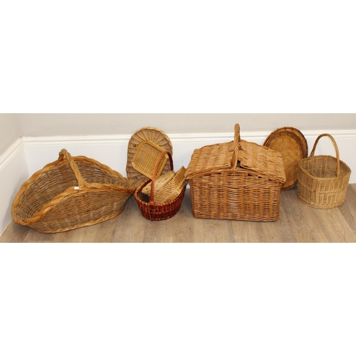 282 - Qty of wicker items to include shopping baskets, Picnic basket and trays, largest approx 70cm wide