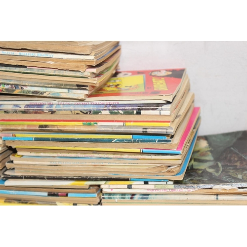 519 - Qty of assorted vintage comics to inc Commando, War Picture Library, Dandy etc