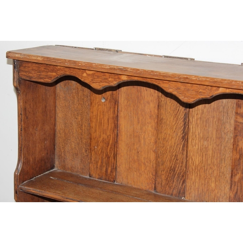 91 - An antique oak plate rack with 3 shelves, approx 87cm wide x 16cm deep x 94cm tall