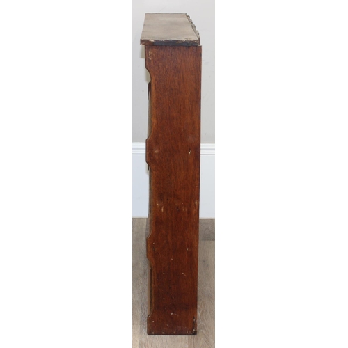 91 - An antique oak plate rack with 3 shelves, approx 87cm wide x 16cm deep x 94cm tall