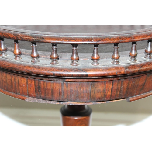 180 - A Regency period rosewood jardiniere table or stand, the circular top with spindle gallery above a t... 