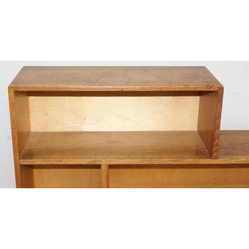 81 - A mid-century light oak bookcase with stepped top and adjustable shelves, approx 121cm x 20cm x 118c... 