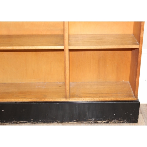 81 - A mid-century light oak bookcase with stepped top and adjustable shelves, approx 121cm x 20cm x 118c... 