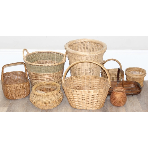 295 - A large qty of assorted wicker and other baskets, and a vintage trug, the largest approx 48cm tall