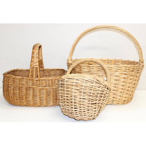 295 - A large qty of assorted wicker and other baskets, and a vintage trug, the largest approx 48cm tall