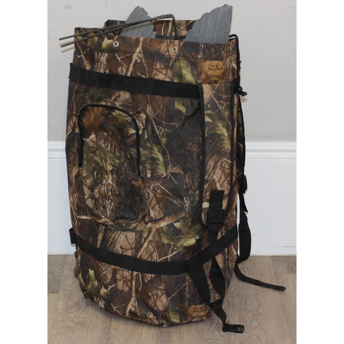 726 - Camo bag of 15 decoy birds to include pigeons, crows and magpies