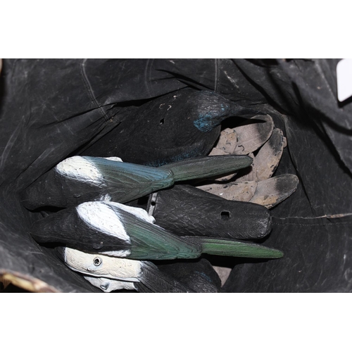 726 - Camo bag of 15 decoy birds to include pigeons, crows and magpies