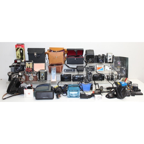 710 - 2 boxes of assorted cameras, parts and accessories, to inc Zenit 12XP, Minolta 5000, Praktica MTL 3 ... 