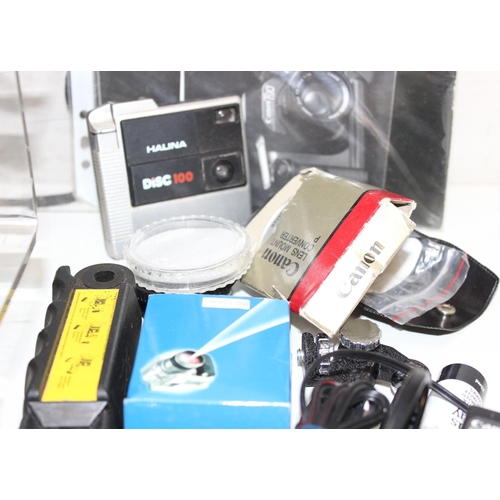 710 - 2 boxes of assorted cameras, parts and accessories, to inc Zenit 12XP, Minolta 5000, Praktica MTL 3 ... 