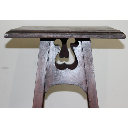 198S - An Edwardian mahogany jardiniere stand with Art Nouveau pierced design, approx 30cm square x 90cm ta... 