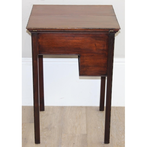 117 - A superb quality Edwardian inlaid mahogany pop-up or Jack in the Box writing desk, the hinged panels... 