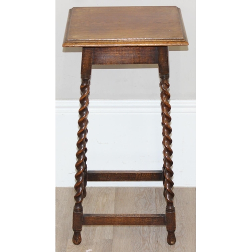 177 - An early 20th century oak side table or jardinière stand with barley-twist supports, approx 39cm squ... 