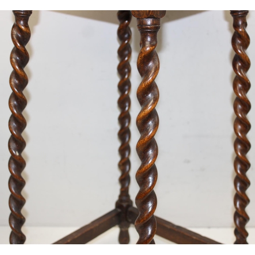 177 - An early 20th century oak side table or jardinière stand with barley-twist supports, approx 39cm squ... 